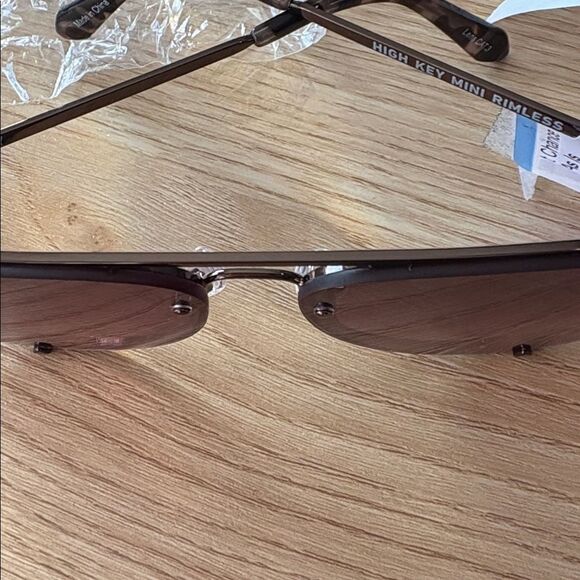 NWT-RARE-Quay high key mini rimless sunglasses.?️ case with Quay cleaning cloth main image 6